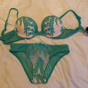 Green Victoria’s Secret set